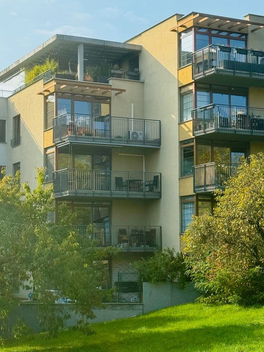 Pronájem garáže 18 m², Nad Rokoskou, Praha, Praha Pronájem garáže 18 m², Nad Rokoskou, Praha, Praha