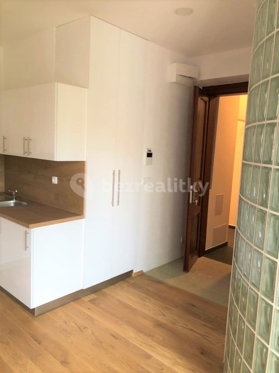 Pronájem bytu Garsoniéra 33 m², Moskevská, Praha, Praha Pronájem bytu Garsoniéra 33 m², Moskevská, Praha, Praha