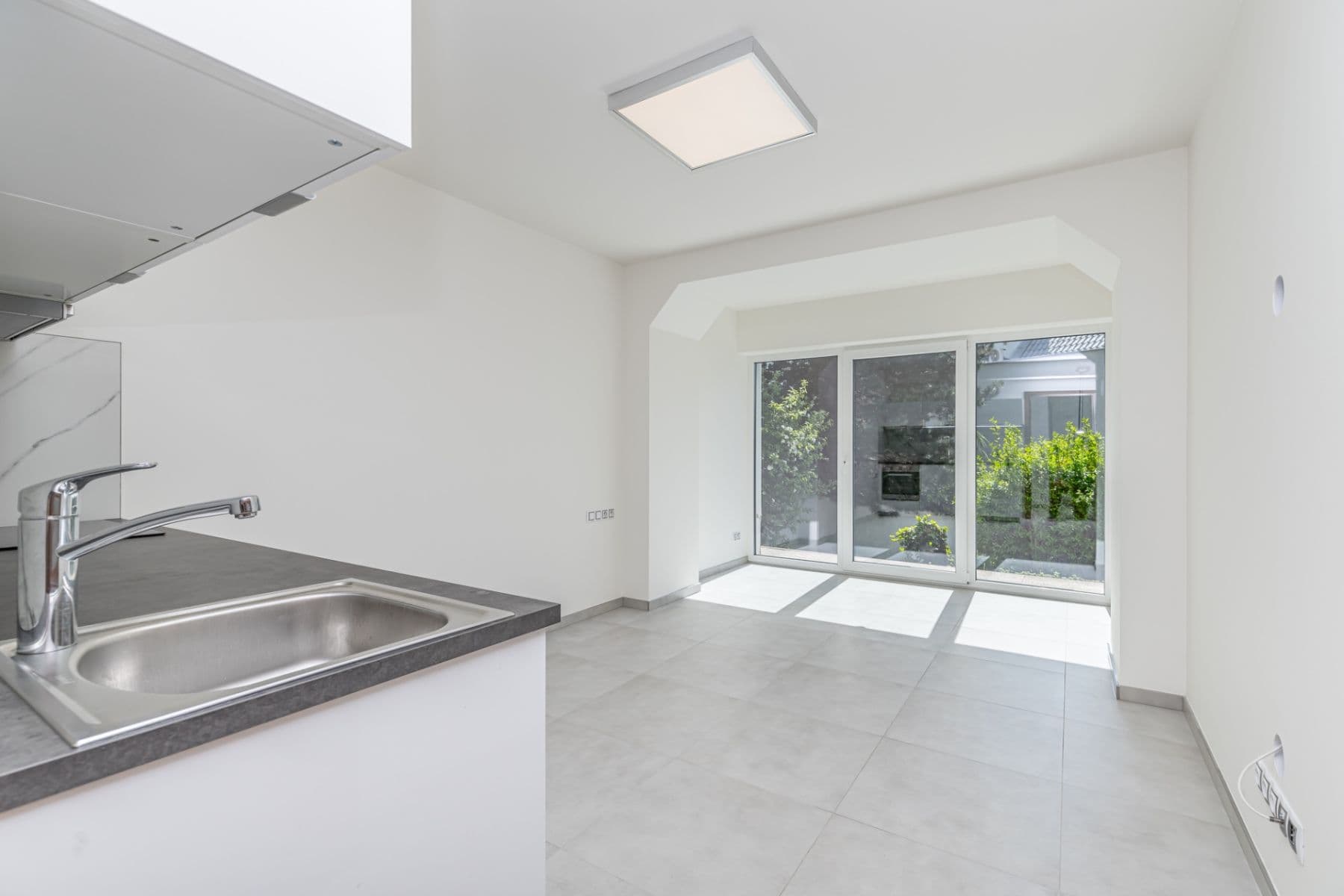 Pronájem bytu 1+kk 28 m², Na Vysočanských Vinicích, Praha, Praha Pronájem bytu 1+kk 28 m², Na Vysočanských Vinicích, Praha, Praha