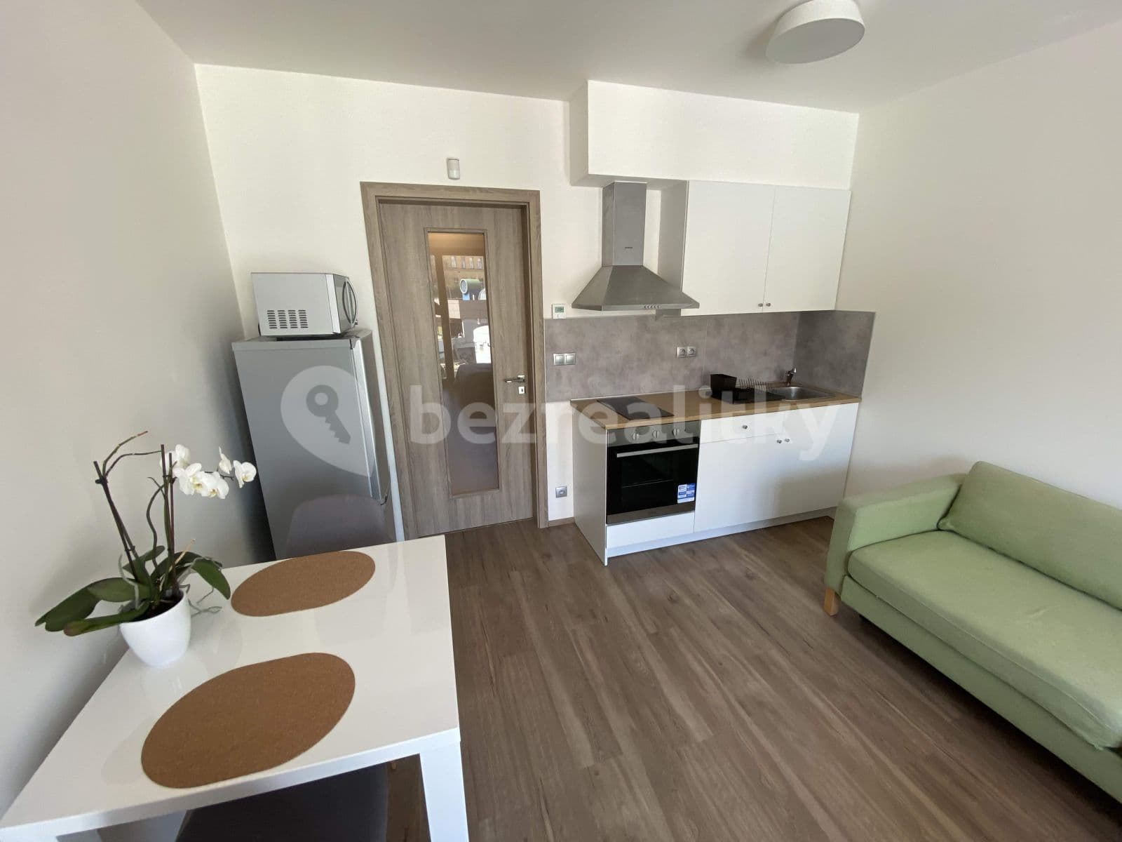 Pronájem bytu 1+kk 28 m², Bassova, Praha, Praha Pronájem bytu 1+kk 28 m², Bassova, Praha, Praha