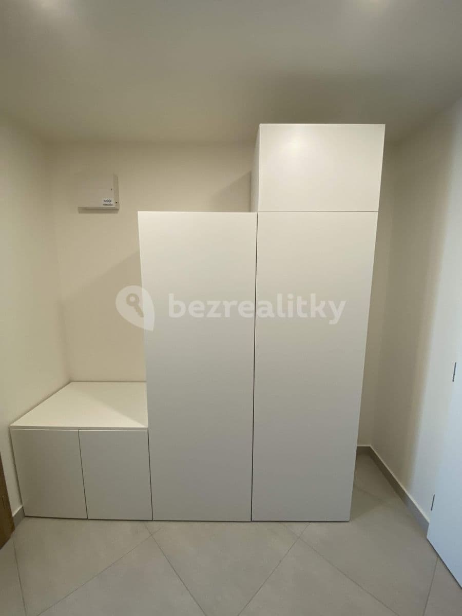 Pronájem bytu 1+kk 28 m², Bassova, Praha, Praha Pronájem bytu 1+kk 28 m², Bassova, Praha, Praha