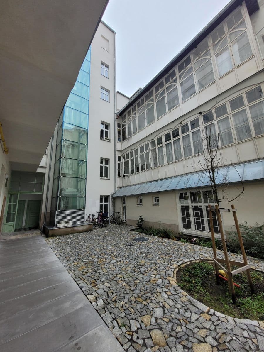 Pronájem bytu 1+1 43 m², Kamenická, Praha, Praha Pronájem bytu 1+1 43 m², Kamenická, Praha, Praha