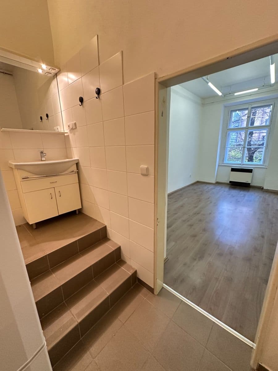 Pronájem bytu 1+1 24 m², Trojanova, Praha, Praha Pronájem bytu 1+1 24 m², Trojanova, Praha, Praha