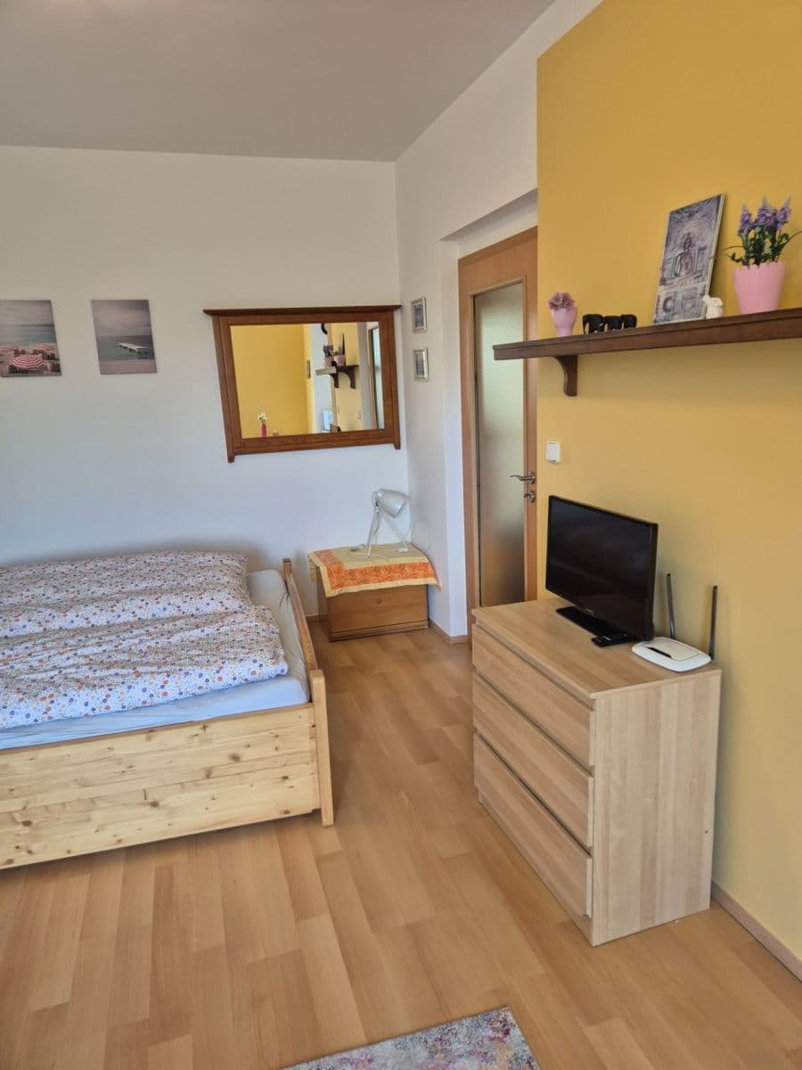 Pronájem bytu 1+kk 37 m², Nademlejnská, Praha, Praha Pronájem bytu 1+kk 37 m², Nademlejnská, Praha, Praha