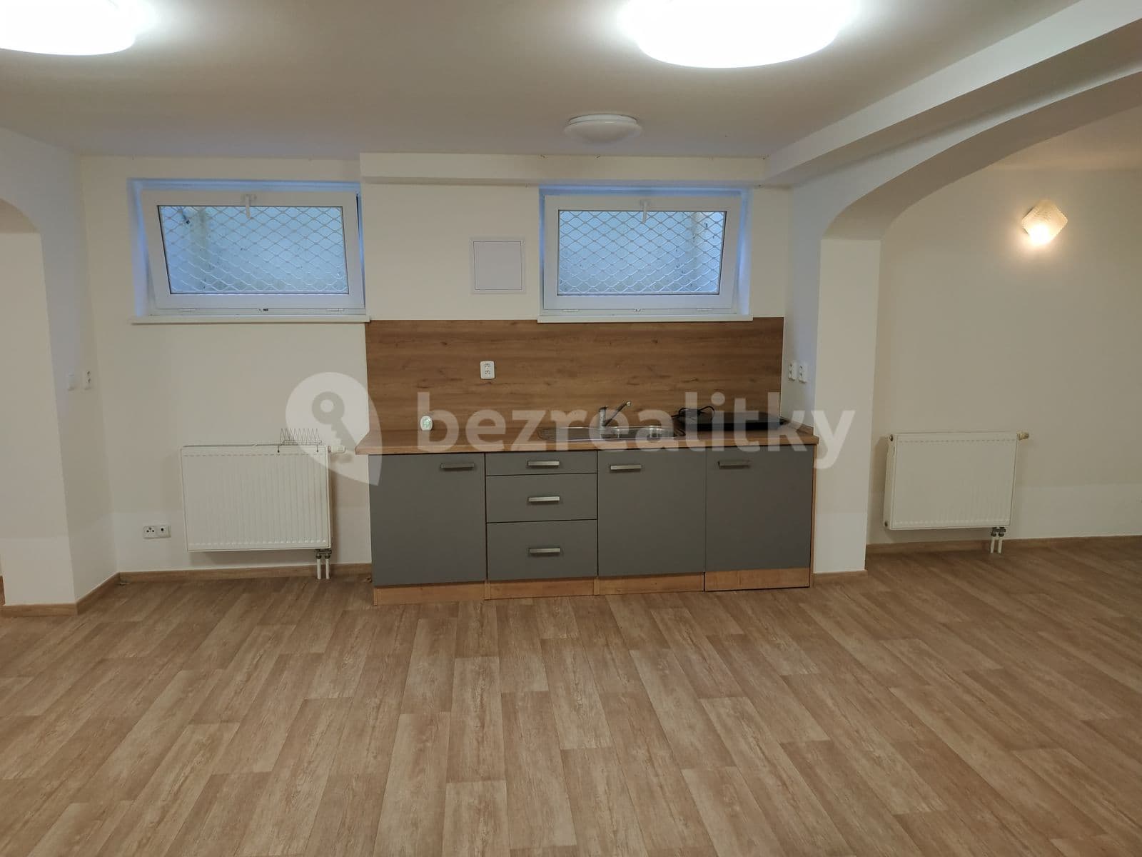 Pronájem nebytového prostoru 89 m², Na Pláni, Plzeň, Plzeňský kraj Pronájem nebytového prostoru 89 m², Na Pláni, Plzeň, Plzeňský kraj