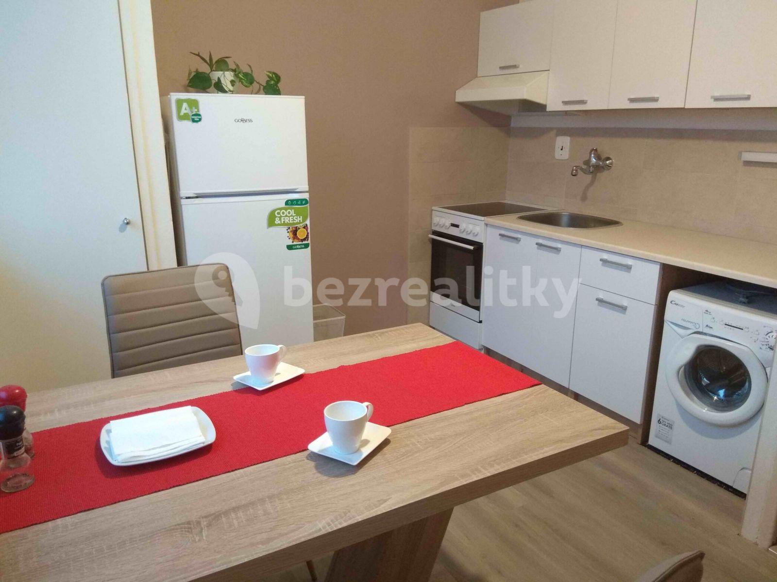 Pronájem bytu 1+1 35 m², Luční, Ivančice, Jihomoravský kraj