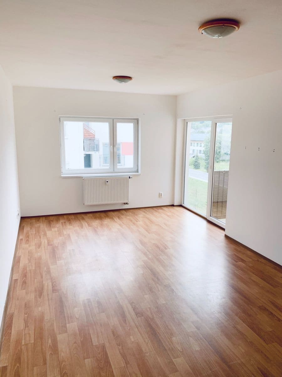 Pronájem bytu 2+kk 52 m², Armádní, Milovice, Středočeský kraj Pronájem bytu 2+kk 52 m², Armádní, Milovice, Středočeský kraj