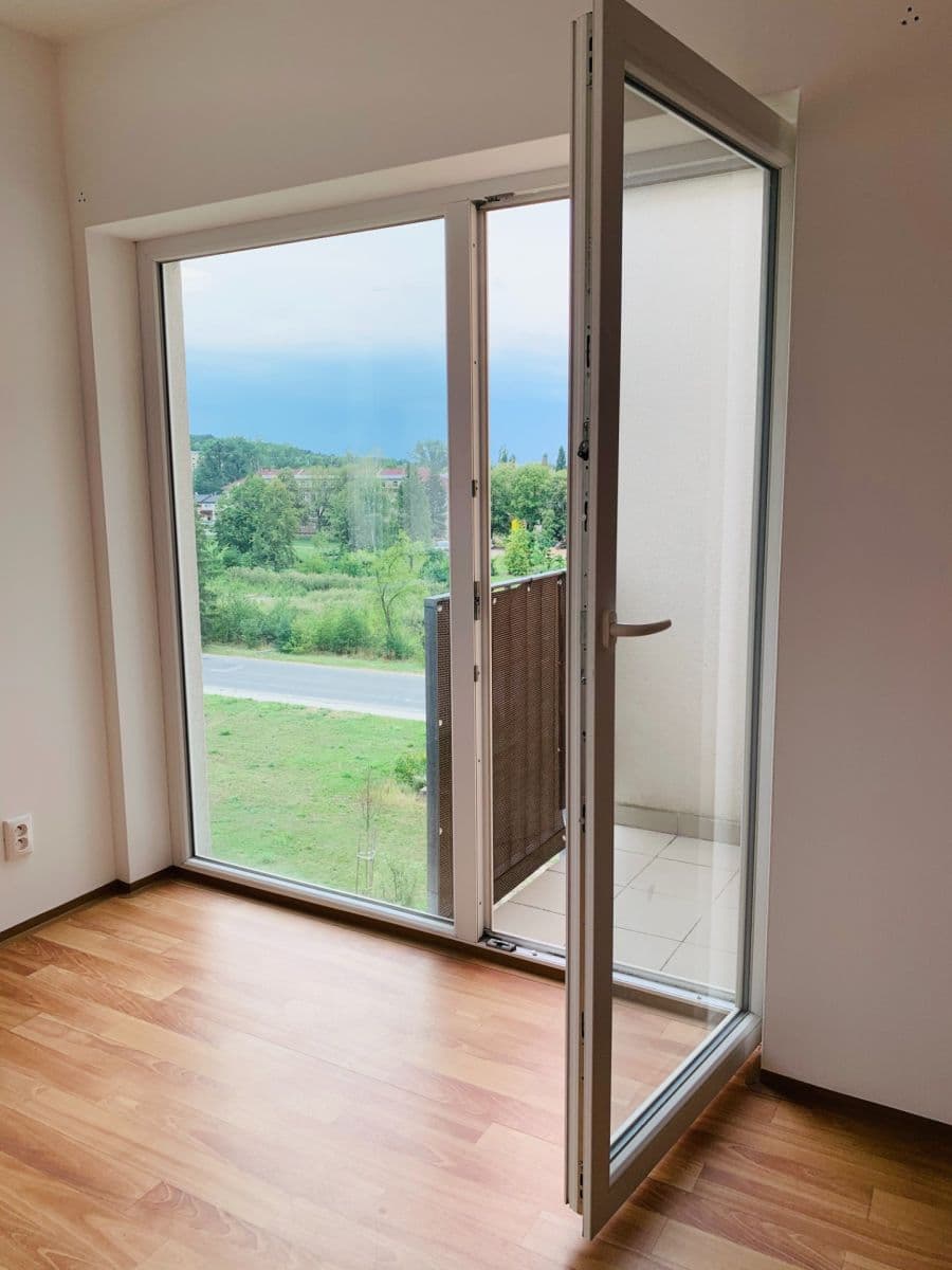 Pronájem bytu 2+kk 52 m², Armádní, Milovice, Středočeský kraj Pronájem bytu 2+kk 52 m², Armádní, Milovice, Středočeský kraj