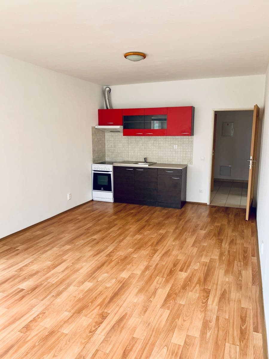 Pronájem bytu 2+kk 52 m², Armádní, Milovice, Středočeský kraj Pronájem bytu 2+kk 52 m², Armádní, Milovice, Středočeský kraj