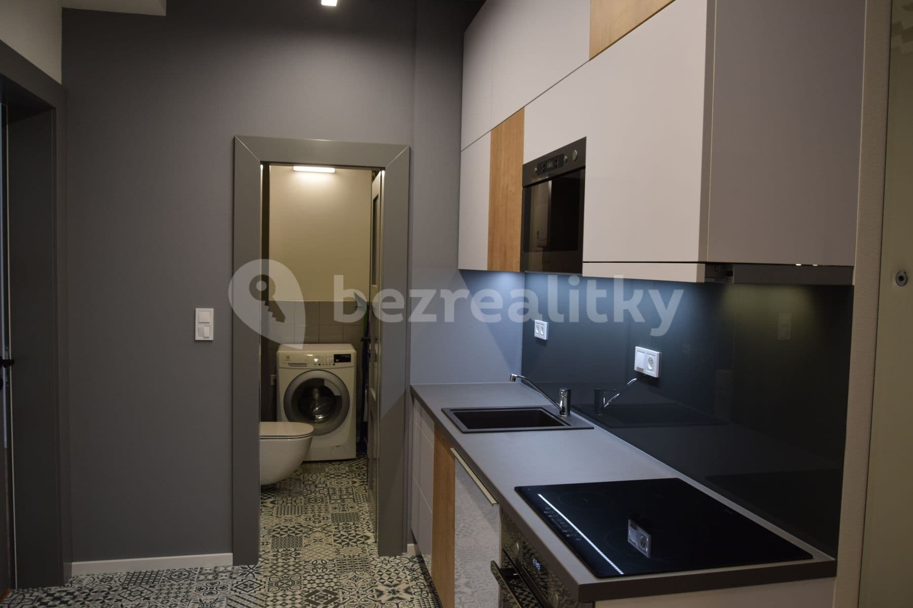 Pronájem bytu 2+1 55 m², Čajkovského, Praha, Praha Pronájem bytu 2+1 55 m², Čajkovského, Praha, Praha