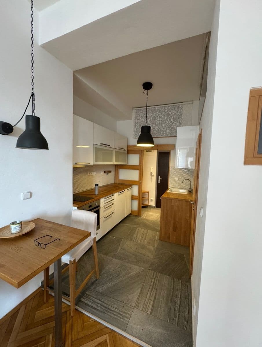 Pronájem bytu 1+kk 32 m², 28. pluku, Praha, Praha Pronájem bytu 1+kk 32 m², 28. pluku, Praha, Praha