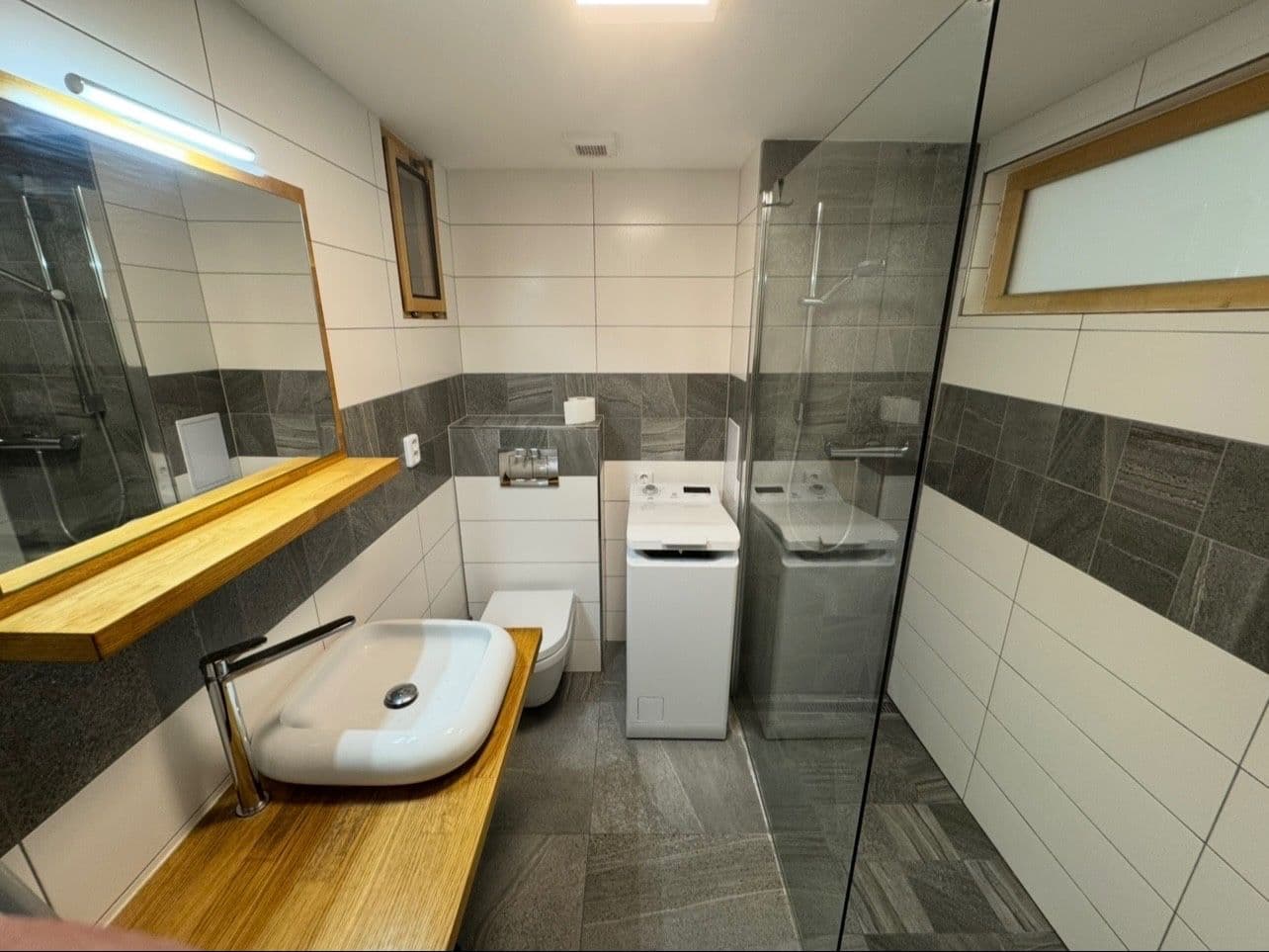 Pronájem bytu 1+kk 32 m², 28. pluku, Praha, Praha Pronájem bytu 1+kk 32 m², 28. pluku, Praha, Praha