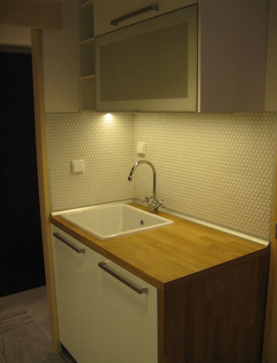 Pronájem bytu 1+kk 32 m², 28. pluku, Praha, Praha Pronájem bytu 1+kk 32 m², 28. pluku, Praha, Praha