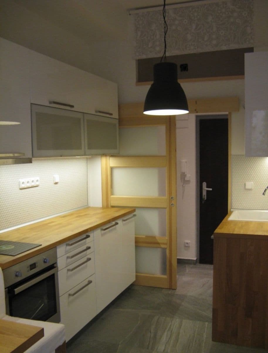 Pronájem bytu 1+kk 32 m², 28. pluku, Praha, Praha Pronájem bytu 1+kk 32 m², 28. pluku, Praha, Praha