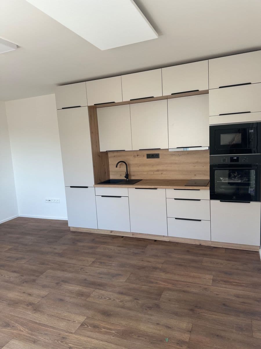 Pronájem bytu 1+kk 33 m², Reynkova, Havlíčkův Brod, Kraj Vysočina Pronájem bytu 1+kk 33 m², Reynkova, Havlíčkův Brod, Kraj Vysočina