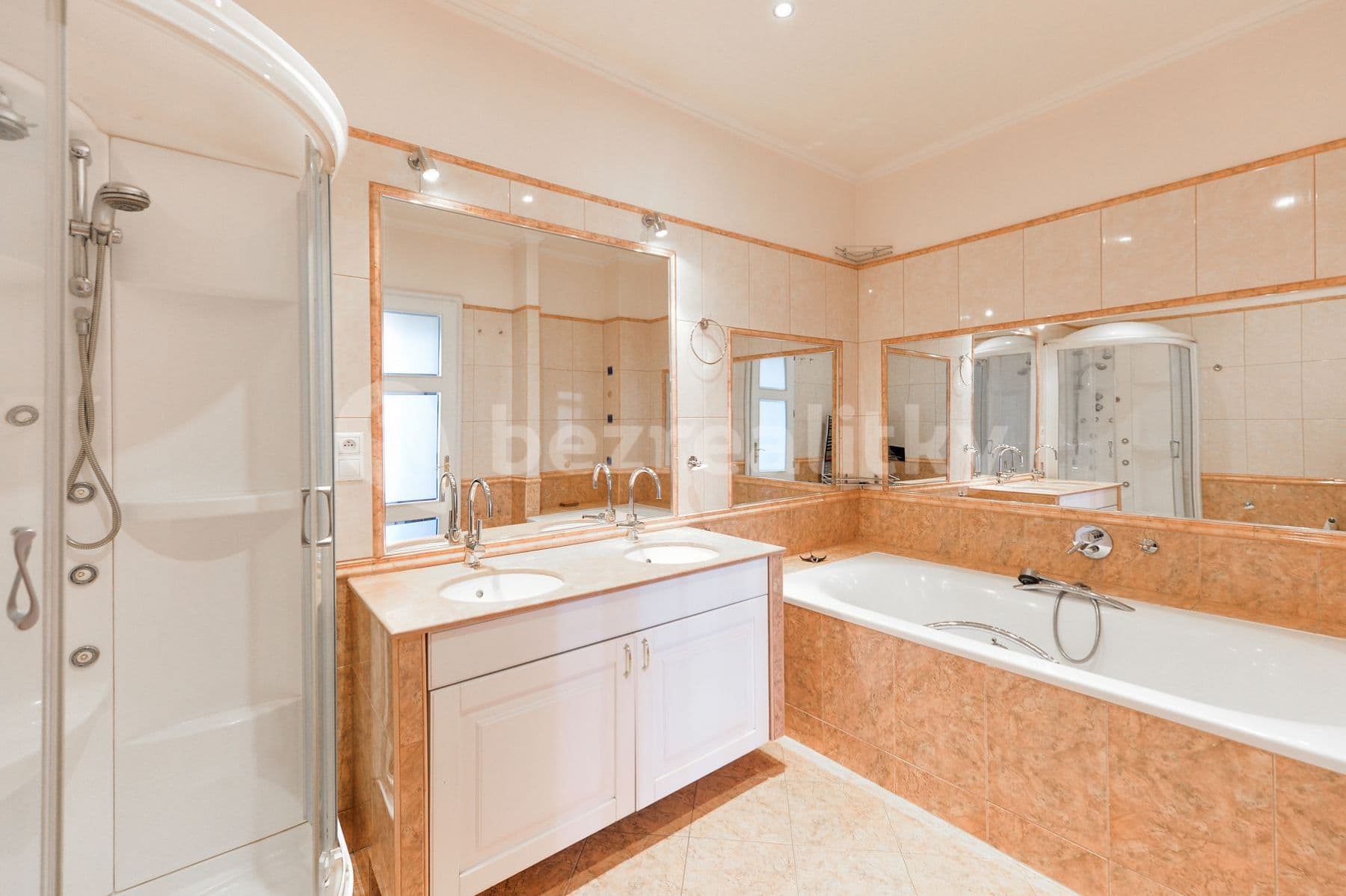 Pronájem bytu 4+1 134 m², Krakovská, Praha, Praha Pronájem bytu 4+1 134 m², Krakovská, Praha, Praha