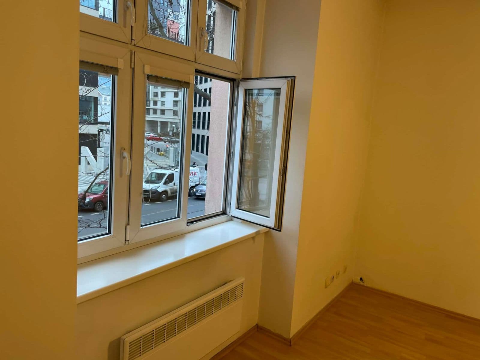 Pronájem bytu 2+kk 55 m², Komunardů, Praha, Praha Pronájem bytu 2+kk 55 m², Komunardů, Praha, Praha