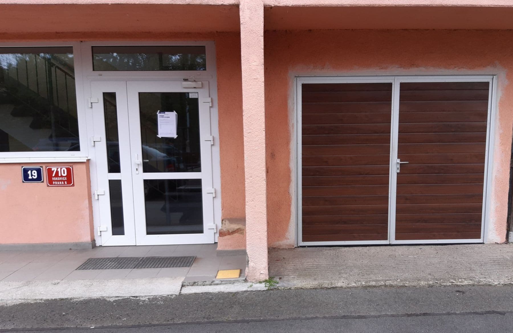 Pronájem garáže 12 m², Tobrucká, Praha, Praha Pronájem garáže 12 m², Tobrucká, Praha, Praha