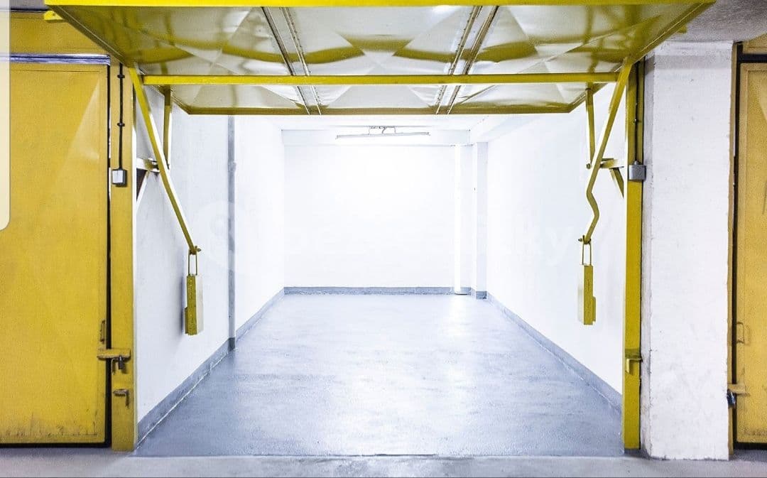 Pronájem garáže 19 m², Navigátorů, Praha, Praha Pronájem garáže 19 m², Navigátorů, Praha, Praha