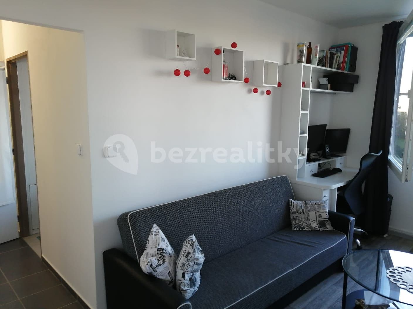 Pronájem bytu 2+kk 43 m², Okružní, Slaný, Středočeský kraj Pronájem bytu 2+kk 43 m², Okružní, Slaný, Středočeský kraj