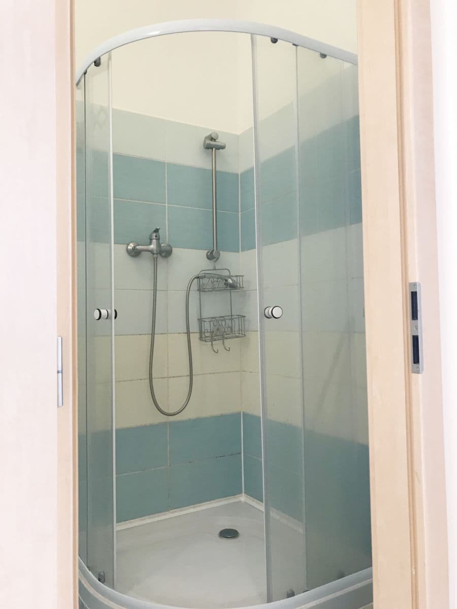 Pronájem bytu 2+kk 42 m², Černomořská, Praha, Praha Pronájem bytu 2+kk 42 m², Černomořská, Praha, Praha