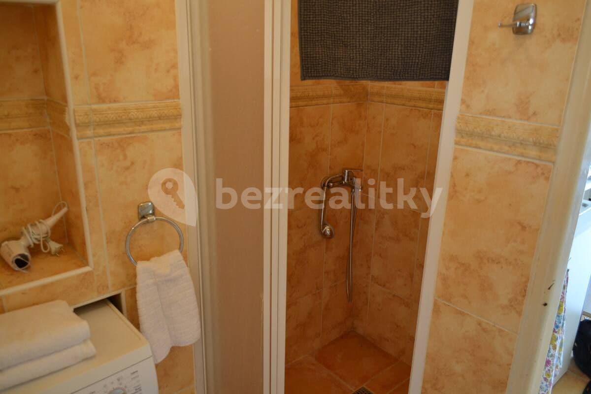 Pronájem bytu Garsoniéra 30 m², náměstí Jiřího z Lobkovic, Praha, Praha Pronájem bytu Garsoniéra 30 m², náměstí Jiřího z Lobkovic, Praha, Praha