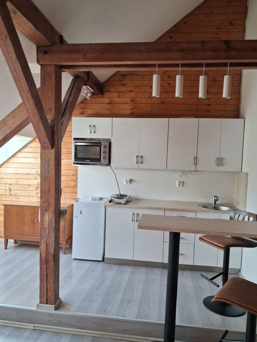 Pronájem bytu 2+kk 37 m², Pod Karlovarskou Silnicí, Praha, Praha Pronájem bytu 2+kk 37 m², Pod Karlovarskou Silnicí, Praha, Praha