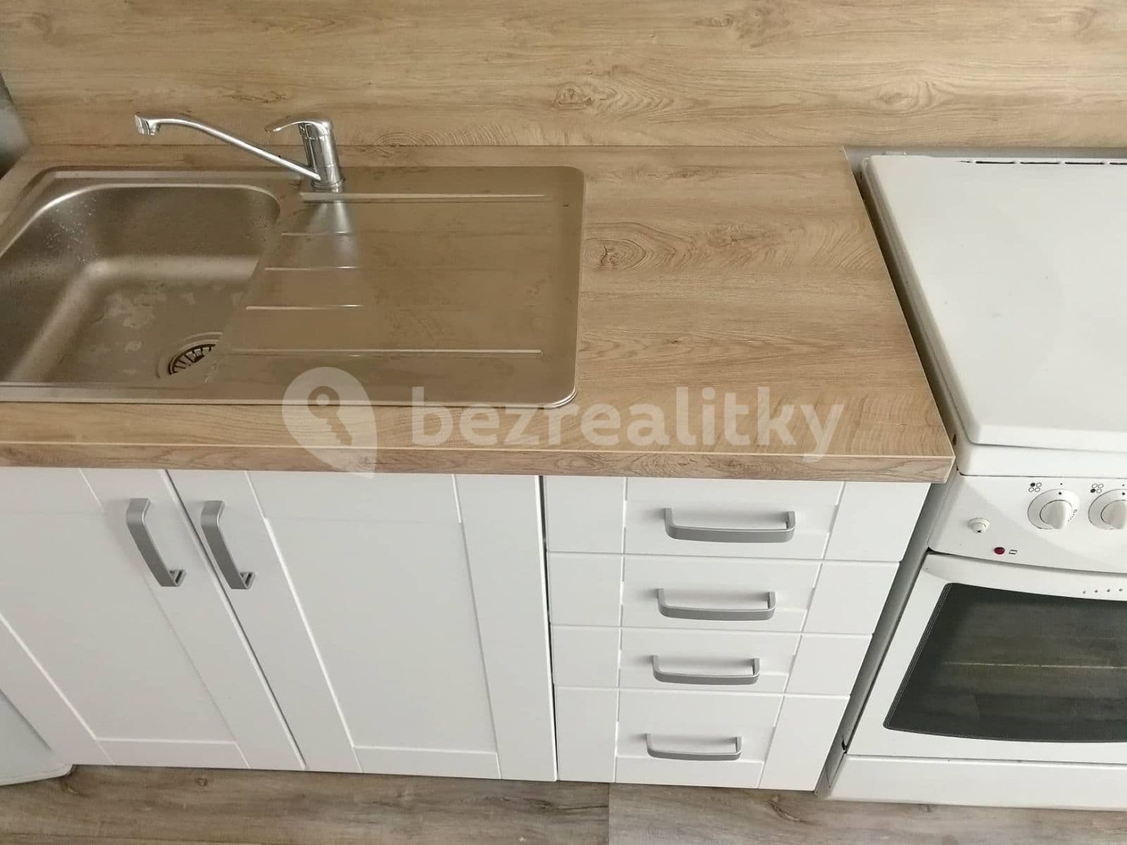 Pronájem bytu 2+kk 45 m², Štefánikovo Náměstí, Jihlava, Kraj Vysočina Pronájem bytu 2+kk 45 m², Štefánikovo Náměstí, Jihlava, Kraj Vysočina