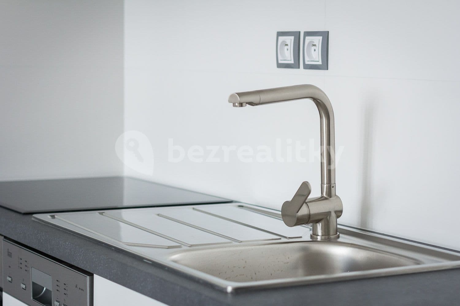 Pronájem bytu 2+kk 40 m², Podplukovníka Sochora, Praha, Praha Pronájem bytu 2+kk 40 m², Podplukovníka Sochora, Praha, Praha