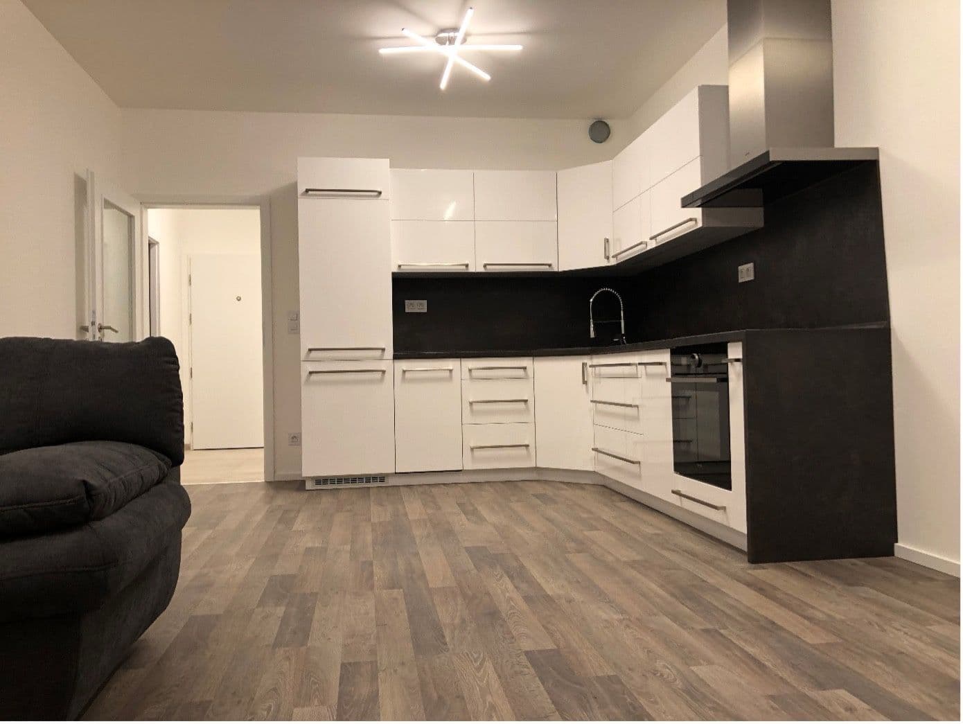 Pronájem bytu 2+kk 61 m², Zvěřinova, Praha, Praha Pronájem bytu 2+kk 61 m², Zvěřinova, Praha, Praha