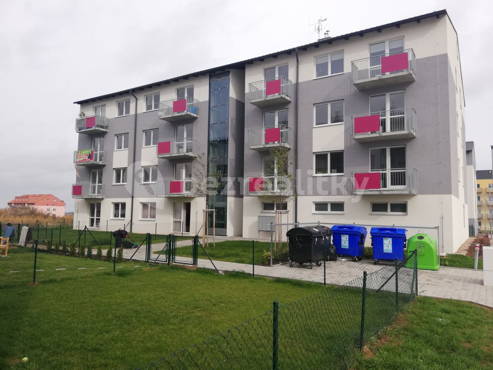Pronájem bytu 1+kk 30 m², Chýně, Středočeský kraj Pronájem bytu 1+kk 30 m², Chýně, Středočeský kraj