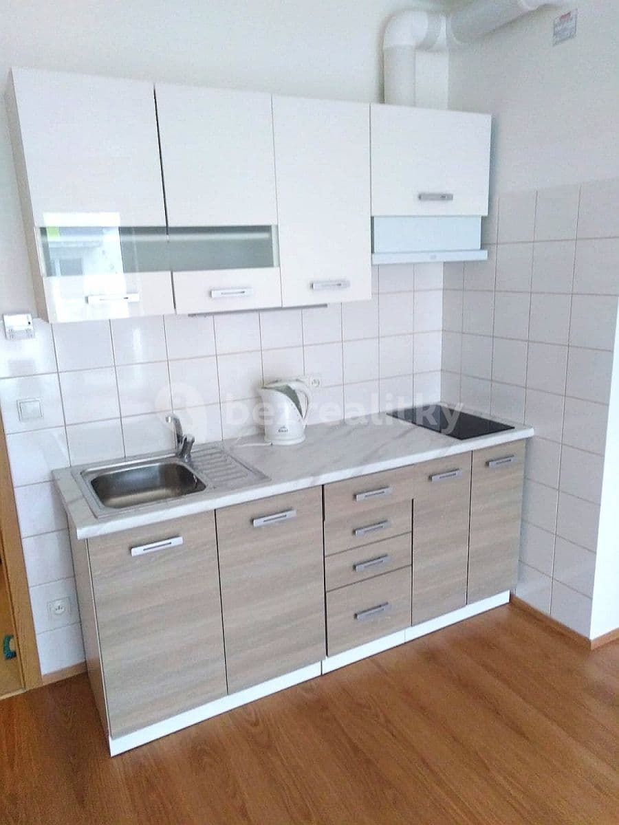 Pronájem bytu 1+kk 30 m², Chýně, Středočeský kraj Pronájem bytu 1+kk 30 m², Chýně, Středočeský kraj