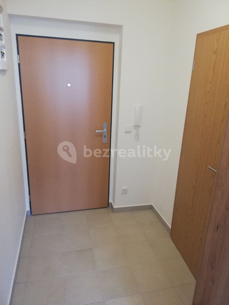 Pronájem bytu 1+kk 30 m², Chýně, Středočeský kraj Pronájem bytu 1+kk 30 m², Chýně, Středočeský kraj