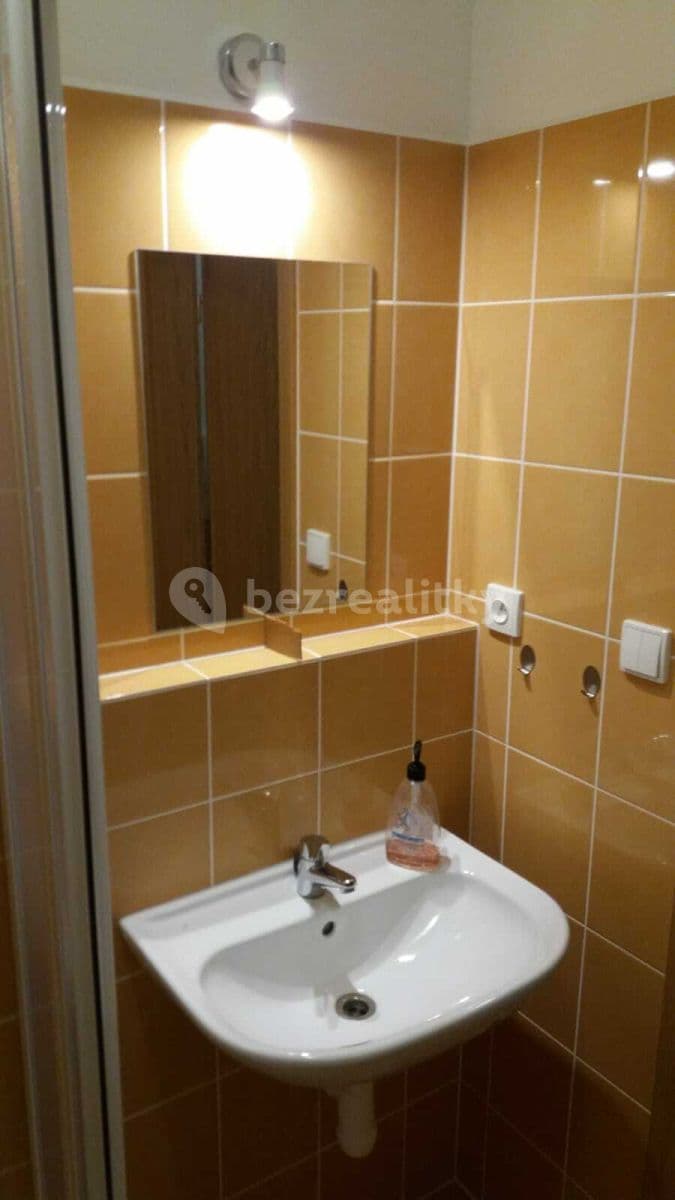 Pronájem bytu 1+kk 30 m², Chýně, Středočeský kraj Pronájem bytu 1+kk 30 m², Chýně, Středočeský kraj