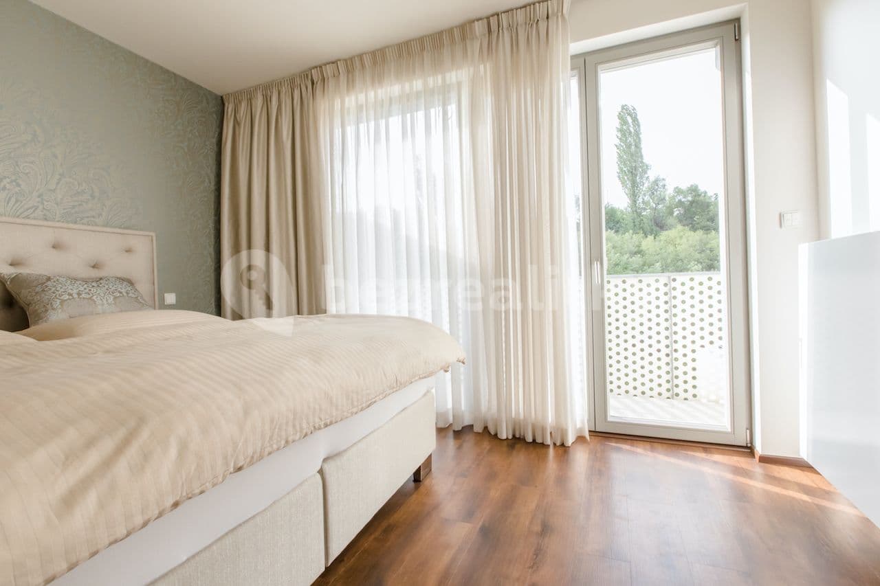 Pronájem bytu 3+kk 120 m², Koněvova, Praha, Praha Pronájem bytu 3+kk 120 m², Koněvova, Praha, Praha