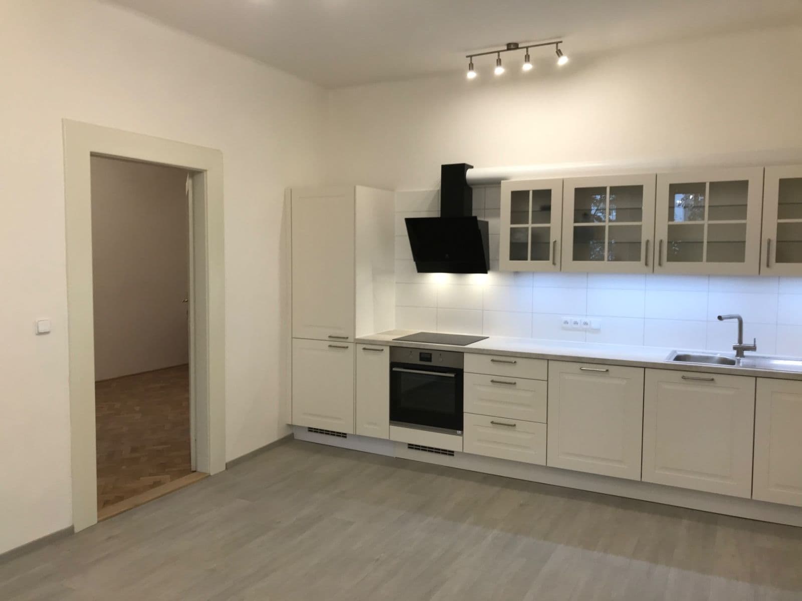 Pronájem bytu 2+kk 57 m², Jeseniova, Praha, Praha Pronájem bytu 2+kk 57 m², Jeseniova, Praha, Praha