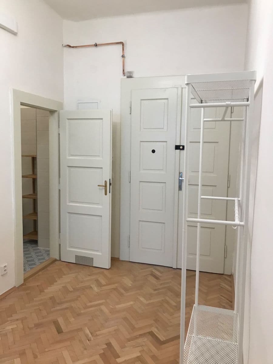 Pronájem bytu 2+kk 57 m², Jeseniova, Praha, Praha Pronájem bytu 2+kk 57 m², Jeseniova, Praha, Praha