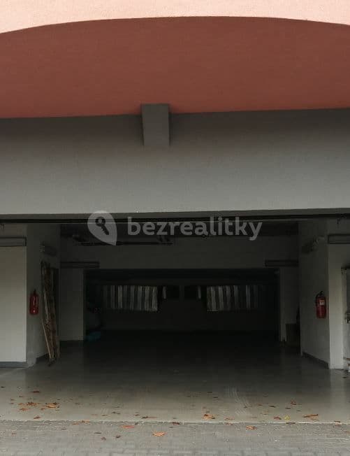 Pronájem garáže 15 m², Kmochova, Hostivice, Středočeský kraj Pronájem garáže 15 m², Kmochova, Hostivice, Středočeský kraj