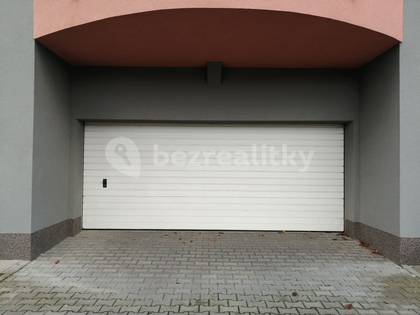 Pronájem garáže 15 m², Kmochova, Hostivice, Středočeský kraj Pronájem garáže 15 m², Kmochova, Hostivice, Středočeský kraj