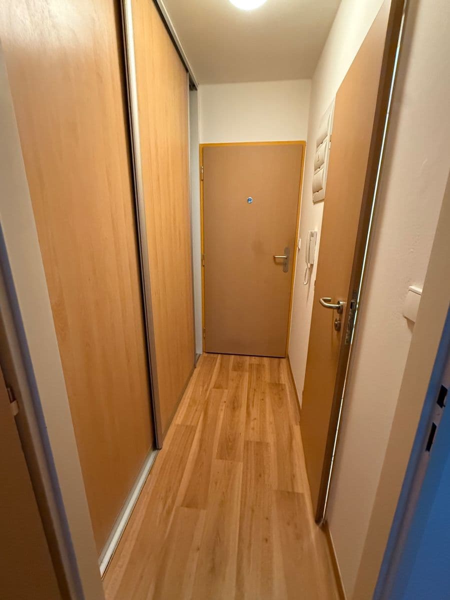 Pronájem bytu 1+kk 32 m², Kavaleristů, Olomouc, Olomoucký kraj Pronájem bytu 1+kk 32 m², Kavaleristů, Olomouc, Olomoucký kraj