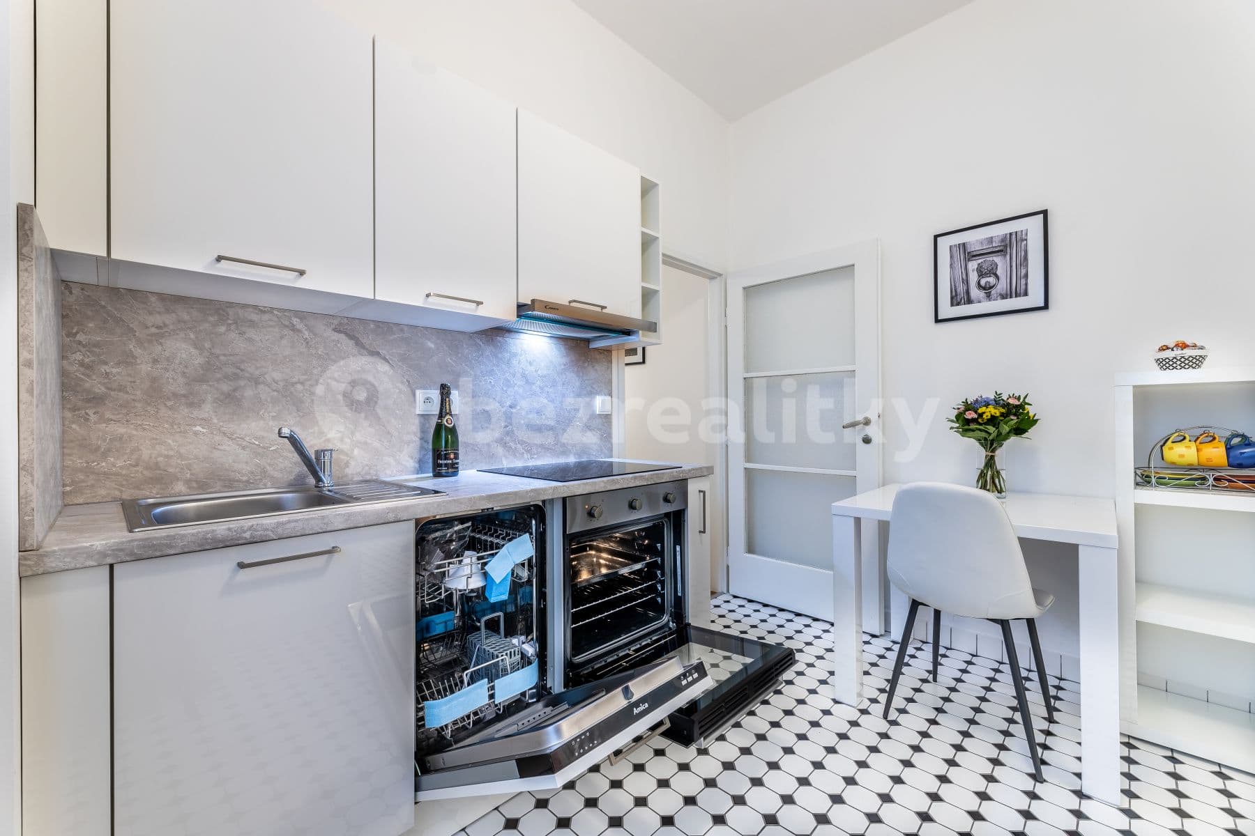 Pronájem bytu 1+1 37 m², Revoluční, Praha, Praha Pronájem bytu 1+1 37 m², Revoluční, Praha, Praha