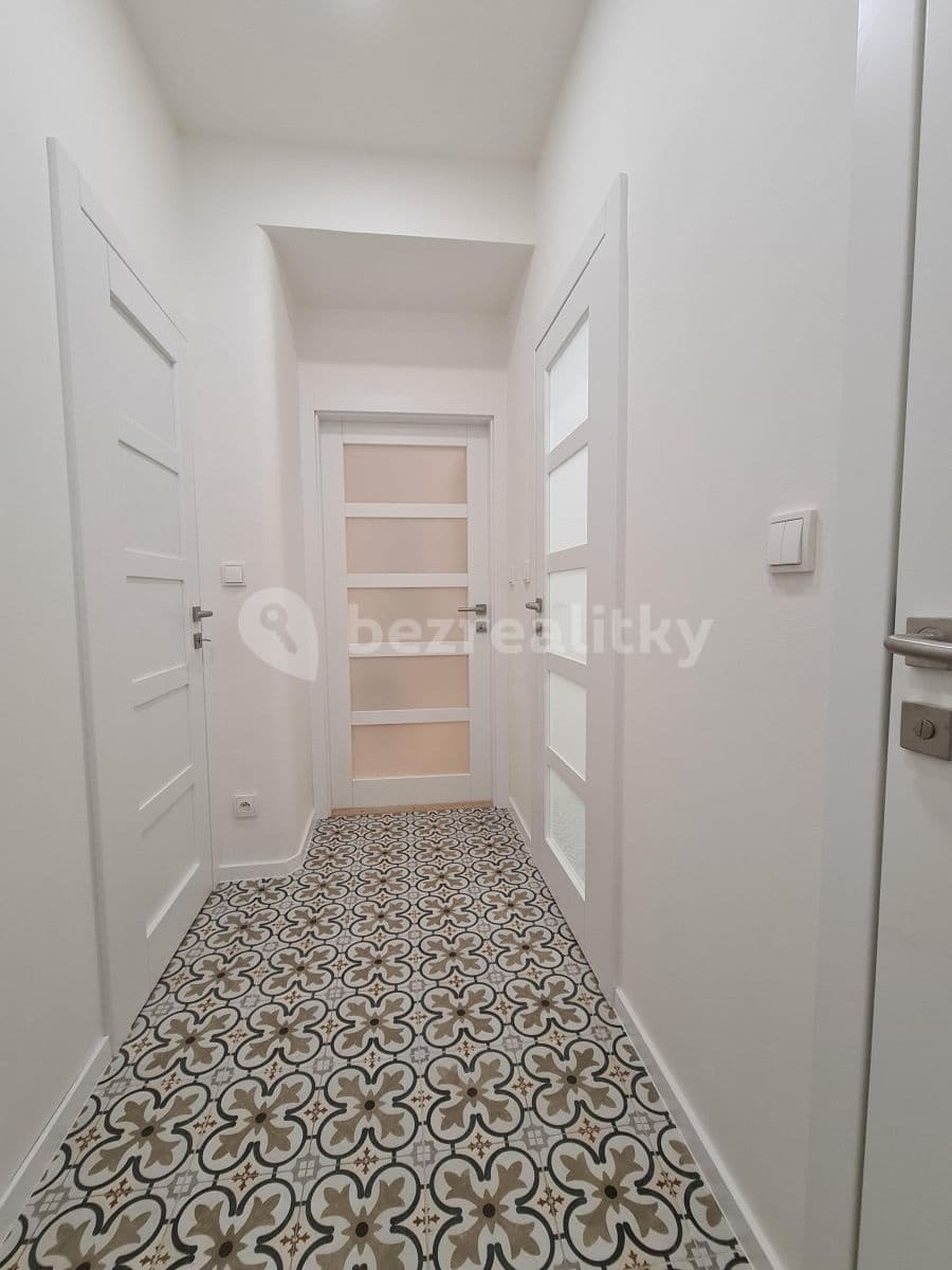 Pronájem bytu 1+kk 28 m², Nádražní, Praha, Praha Pronájem bytu 1+kk 28 m², Nádražní, Praha, Praha