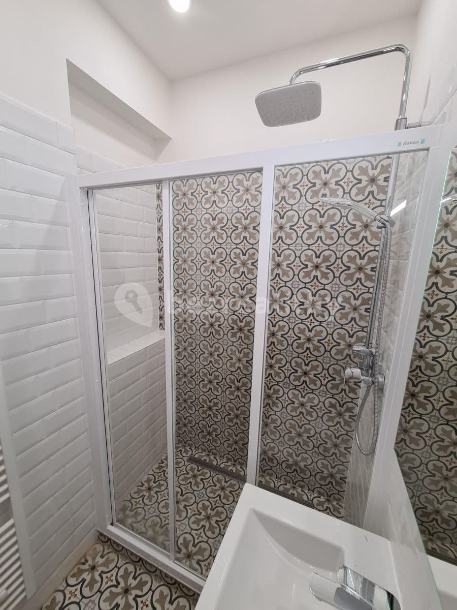 Pronájem bytu 1+kk 28 m², Nádražní, Praha, Praha Pronájem bytu 1+kk 28 m², Nádražní, Praha, Praha