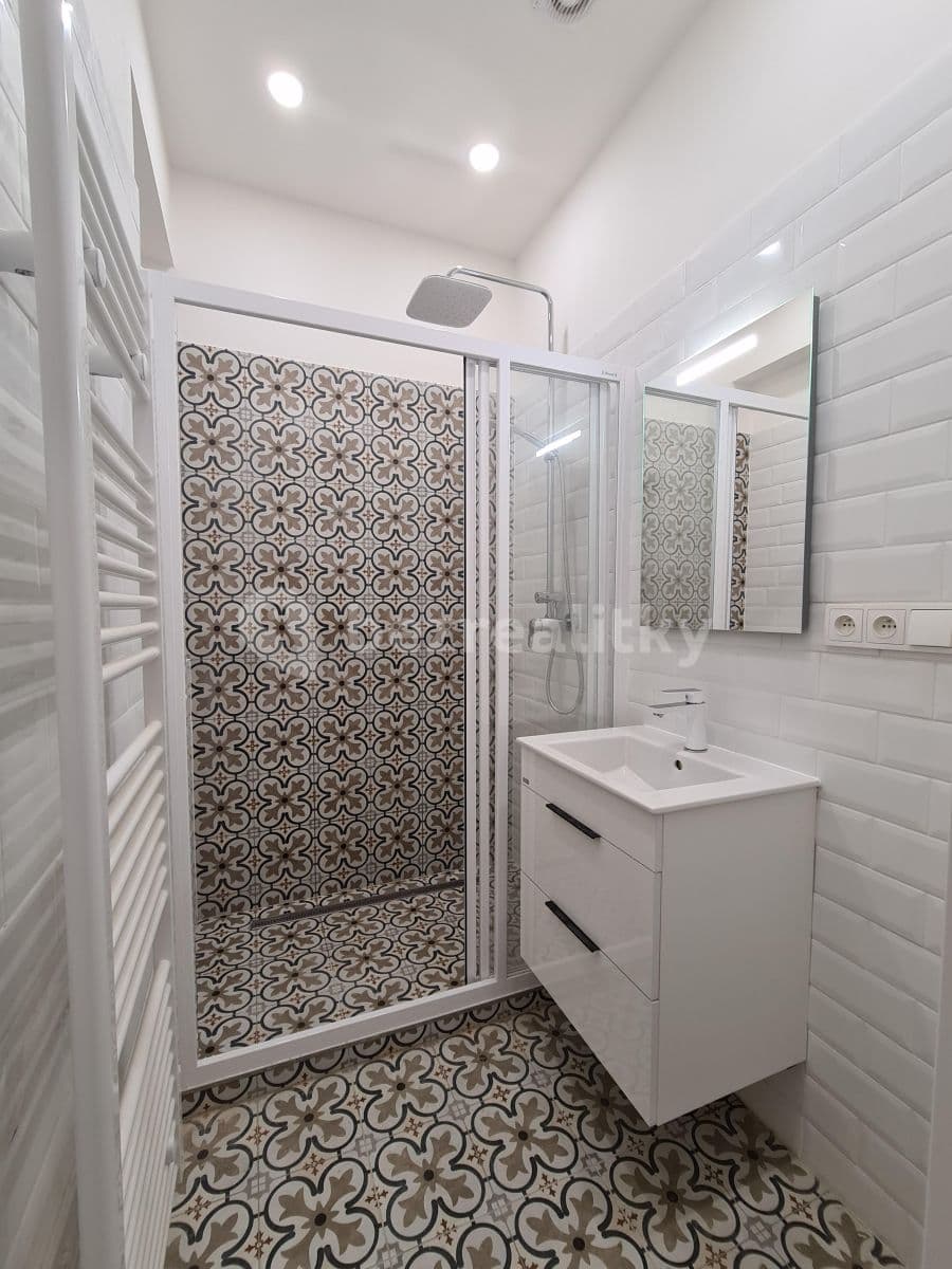 Pronájem bytu 1+kk 28 m², Nádražní, Praha, Praha Pronájem bytu 1+kk 28 m², Nádražní, Praha, Praha