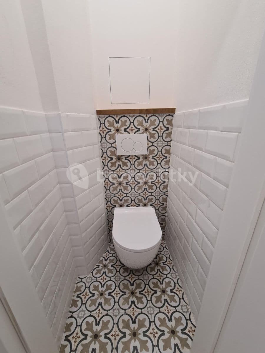 Pronájem bytu 1+kk 28 m², Nádražní, Praha, Praha Pronájem bytu 1+kk 28 m², Nádražní, Praha, Praha