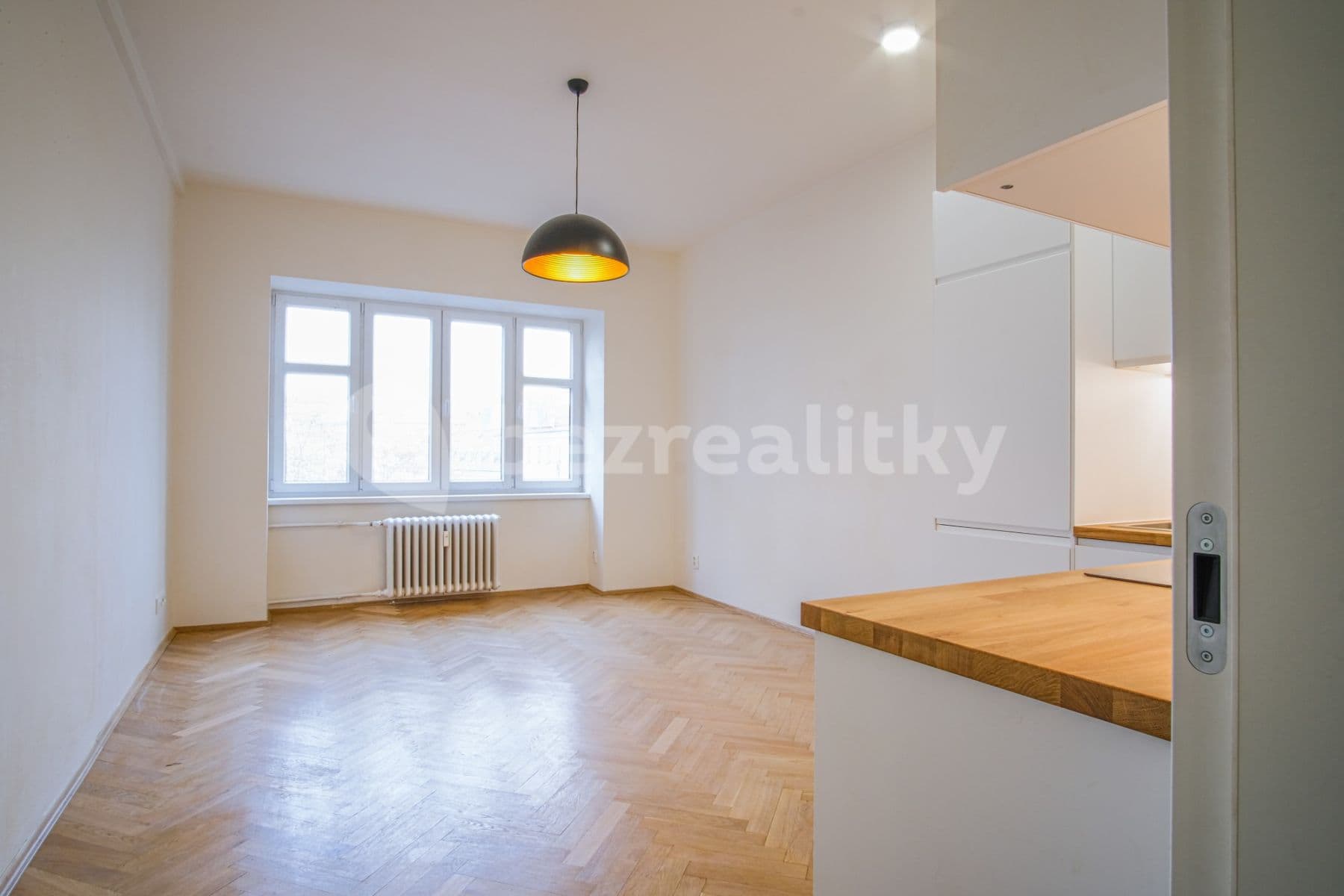 Pronájem bytu 1+kk 28 m², Nádražní, Praha, Praha Pronájem bytu 1+kk 28 m², Nádražní, Praha, Praha