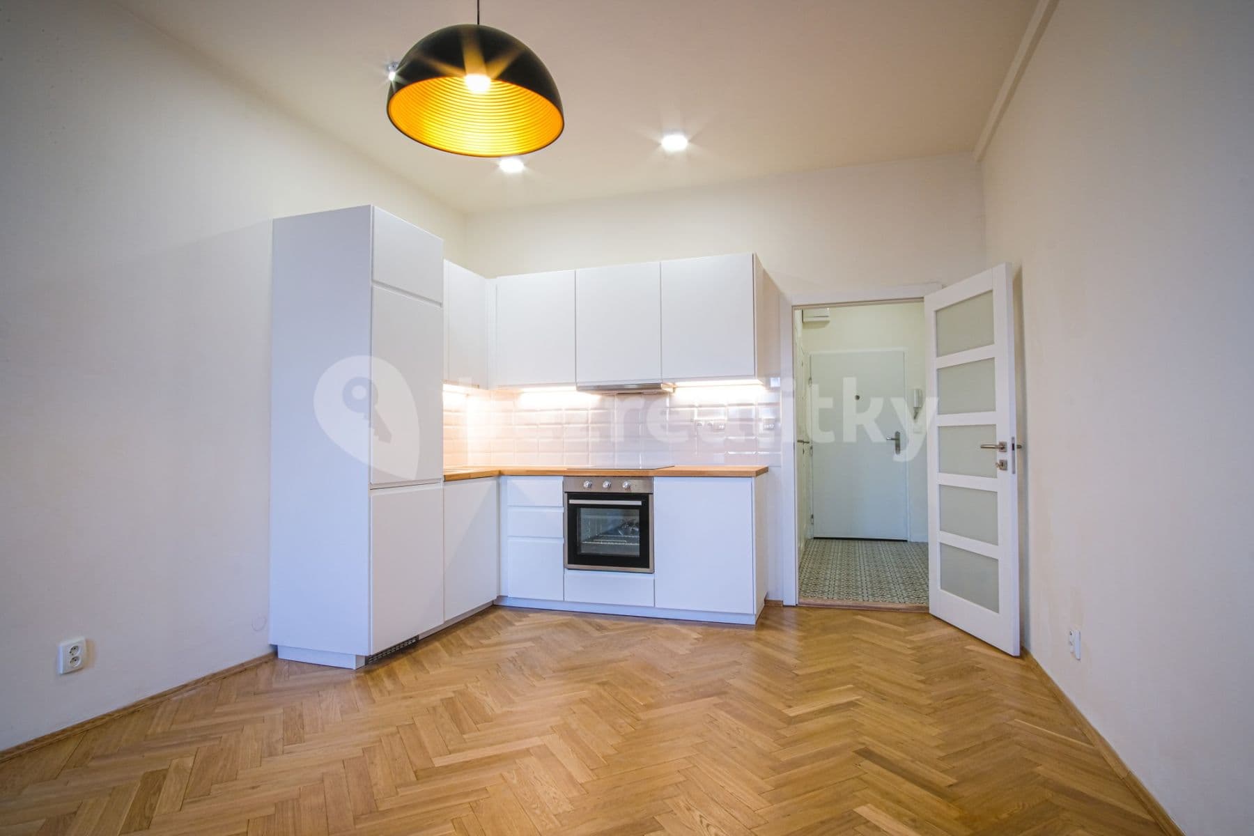 Pronájem bytu 1+kk 28 m², Nádražní, Praha, Praha Pronájem bytu 1+kk 28 m², Nádražní, Praha, Praha
