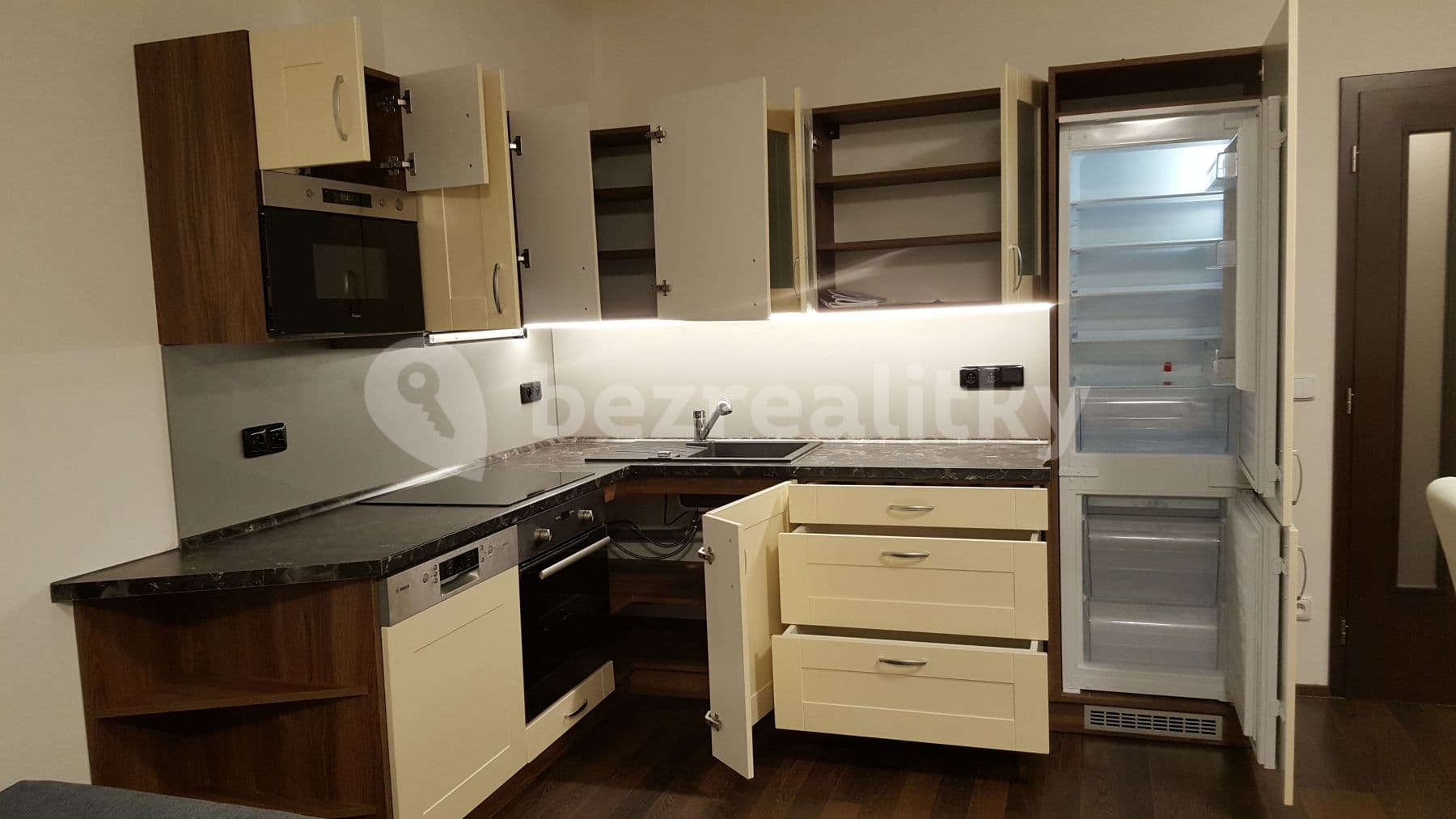 Pronájem bytu 2+kk 61 m², Antonína Petrofa, Hradec Králové, Královéhradecký kraj Pronájem bytu 2+kk 61 m², Antonína Petrofa, Hradec Králové, Královéhradecký kraj