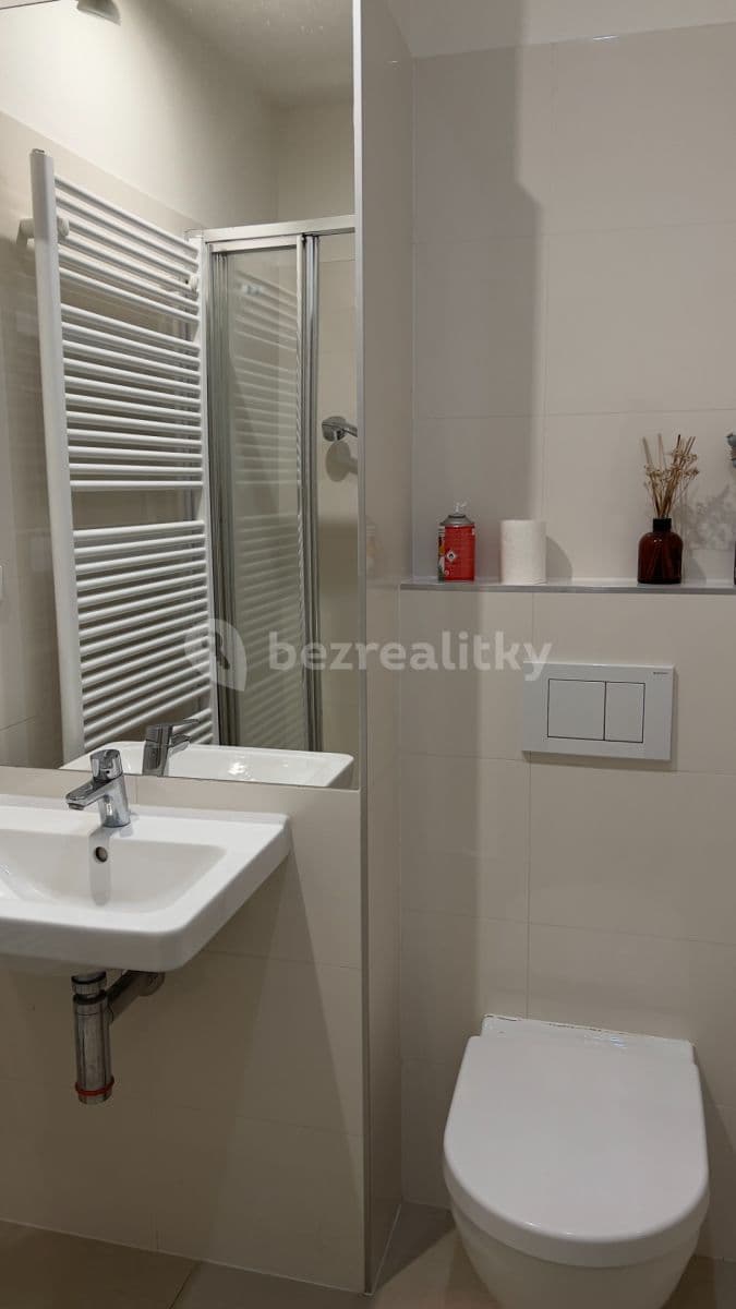 Pronájem bytu 2+kk 55 m², 28. pluku, Praha, Praha Pronájem bytu 2+kk 55 m², 28. pluku, Praha, Praha