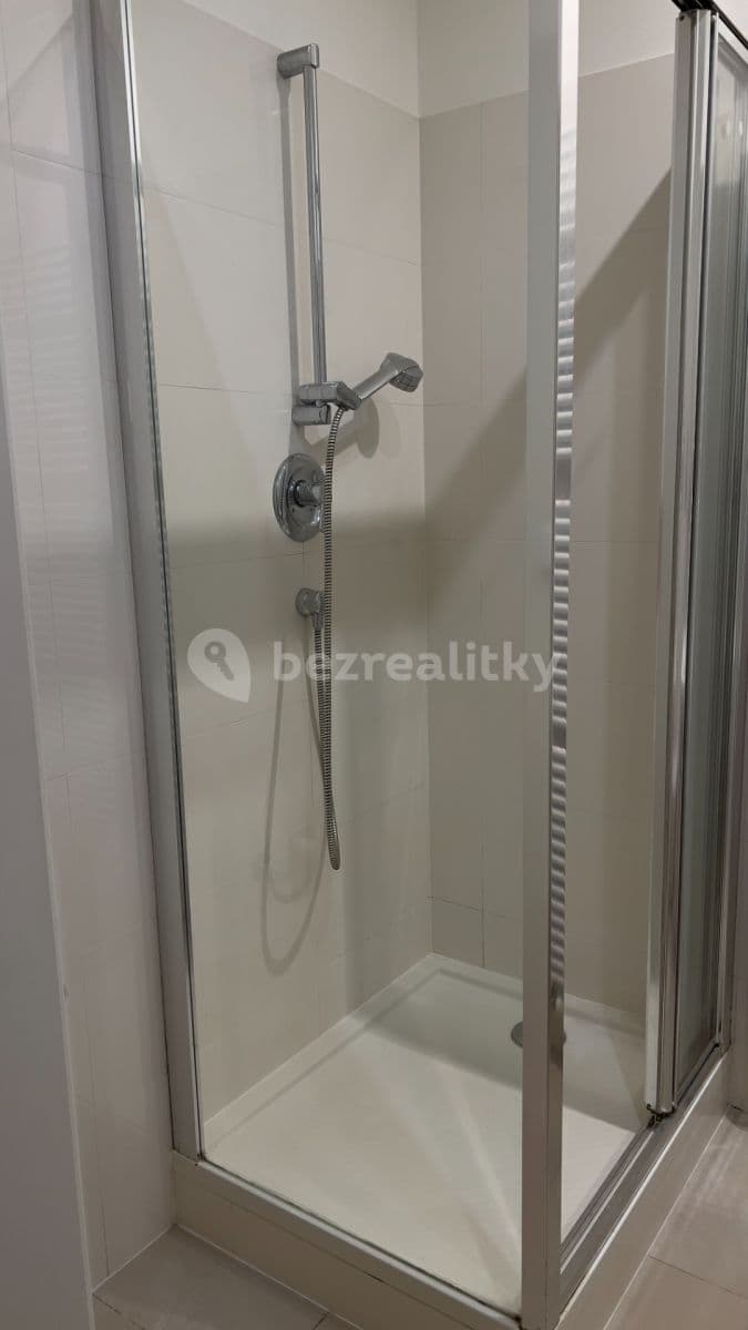 Pronájem bytu 2+kk 55 m², 28. pluku, Praha, Praha Pronájem bytu 2+kk 55 m², 28. pluku, Praha, Praha